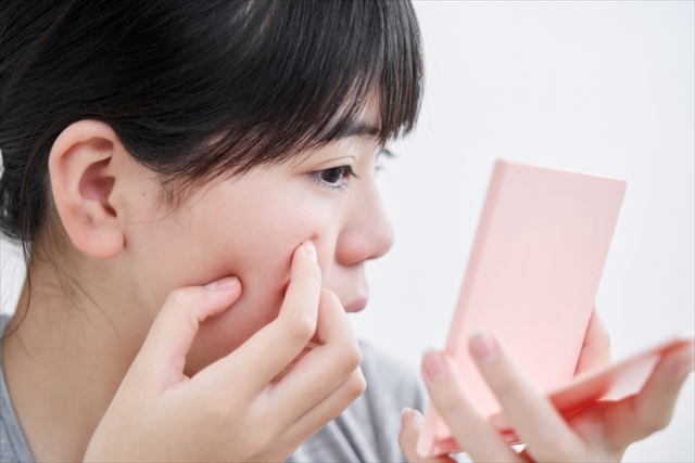 思春期にきびVS大人にきびの特徴